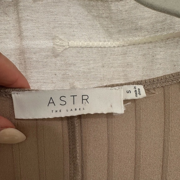 ASTR the label Ribbed MIDI Dress - Picture 3 of 4